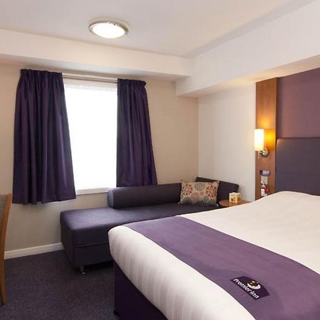 Premier Inn Cobham 科伯姆 外观 照片
