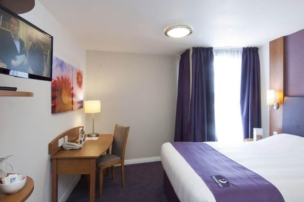 Premier Inn Cobham 科伯姆 客房 照片