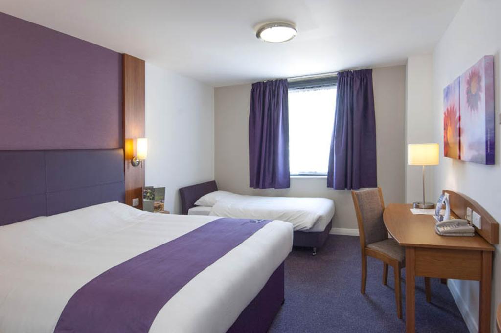 Premier Inn Cobham 科伯姆 客房 照片