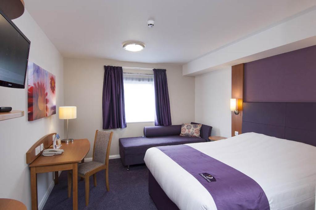 Premier Inn Cobham 科伯姆 客房 照片