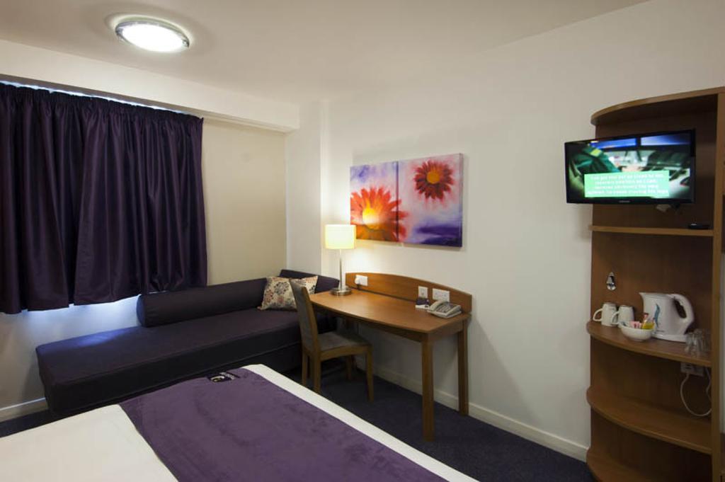 Premier Inn Cobham 科伯姆 客房 照片