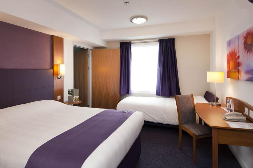 Premier Inn Cobham 科伯姆 客房 照片
