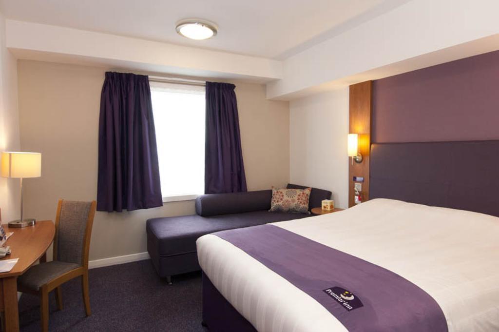 Premier Inn Cobham 科伯姆 外观 照片