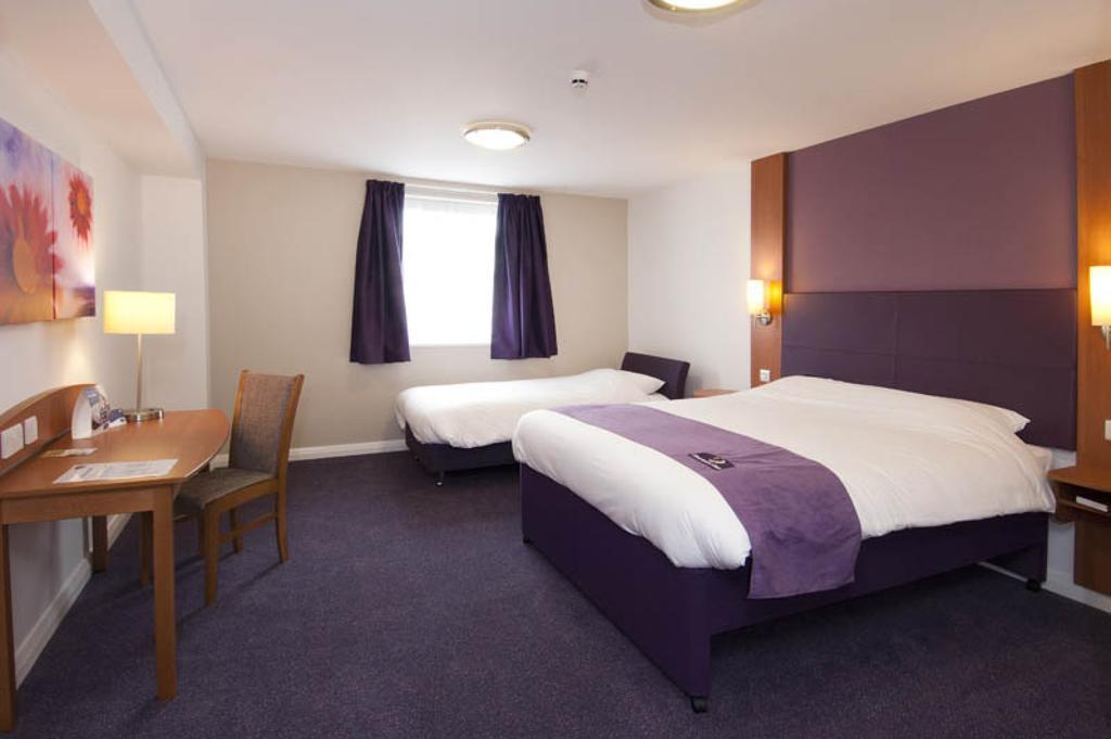 Premier Inn Cobham 科伯姆 客房 照片