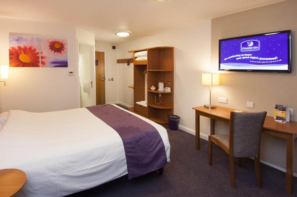 Premier Inn Cobham 科伯姆 外观 照片