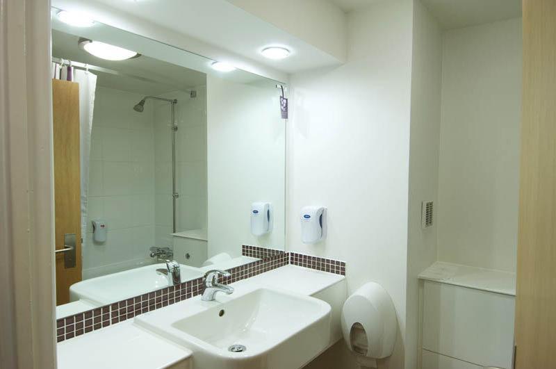 Premier Inn Cobham 科伯姆 外观 照片