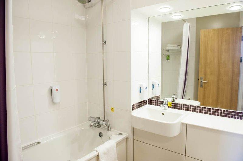 Premier Inn Cobham 科伯姆 外观 照片