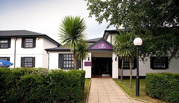 Premier Inn Cobham 科伯姆 外观 照片